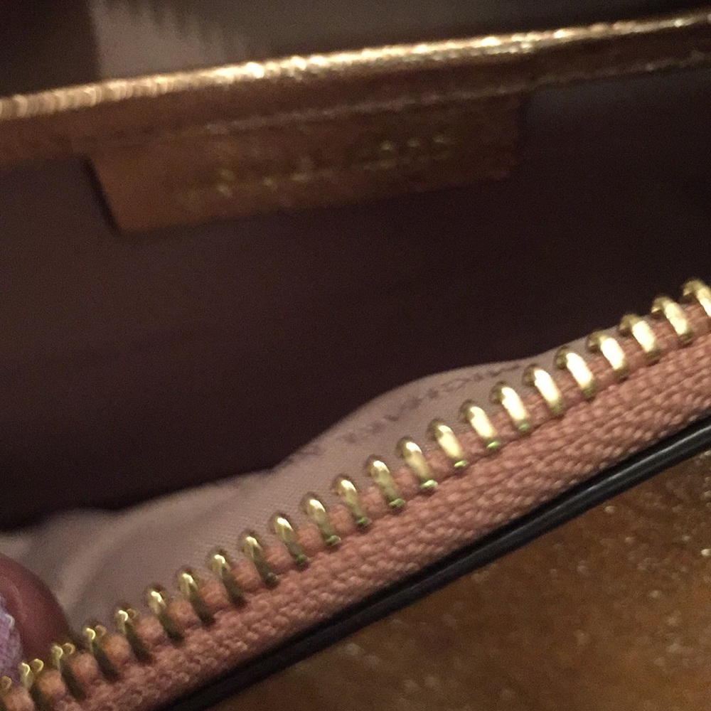 Check Out MY Closet For Micheal Kors Accessories - Picture 6 of 7